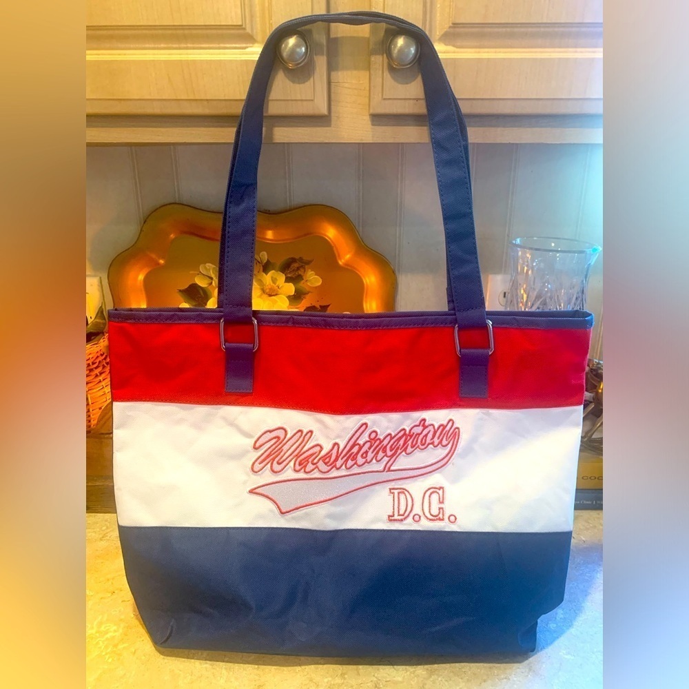 Washington DC tote canvas bag lined with inner pockets. NWOT